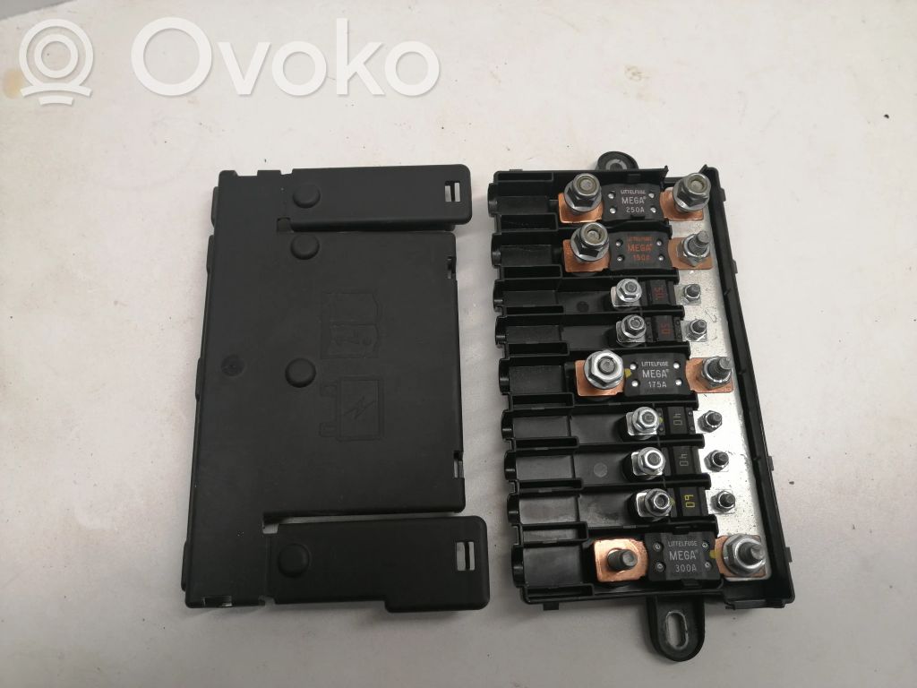 Jaguar I-Pace Relay mounting block 