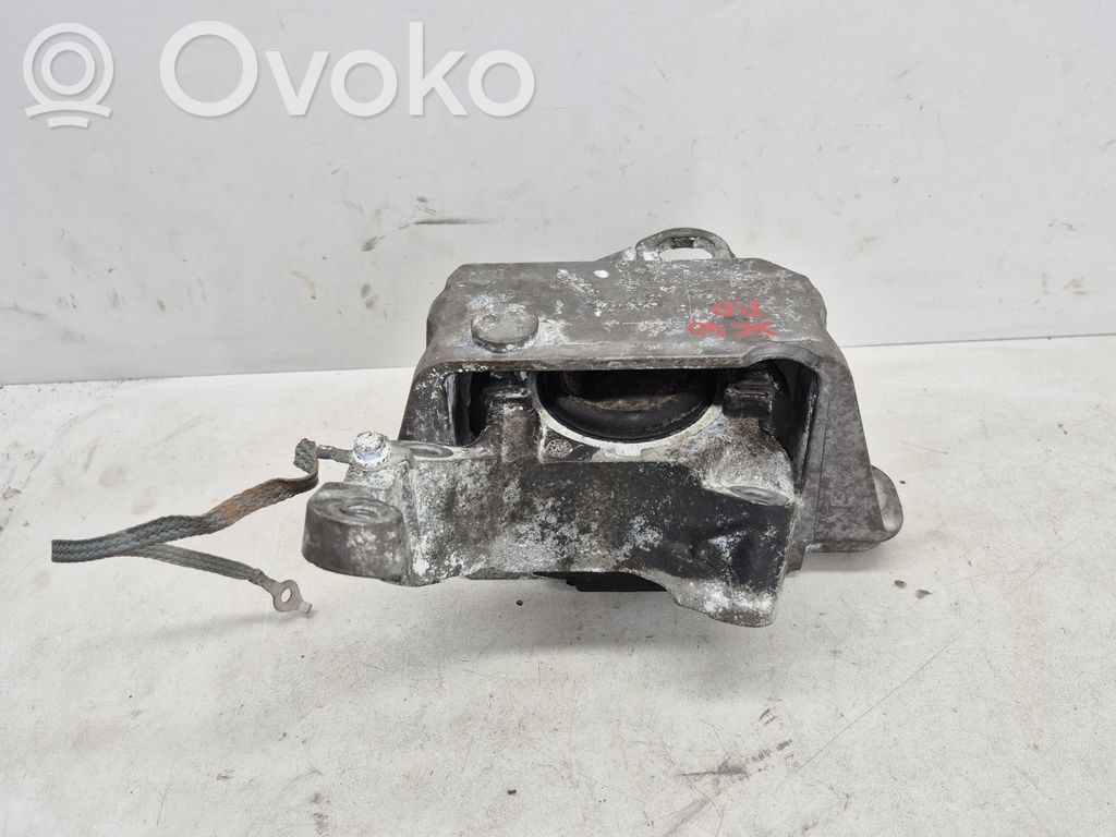 Volvo XC40 Engine mount bracket 