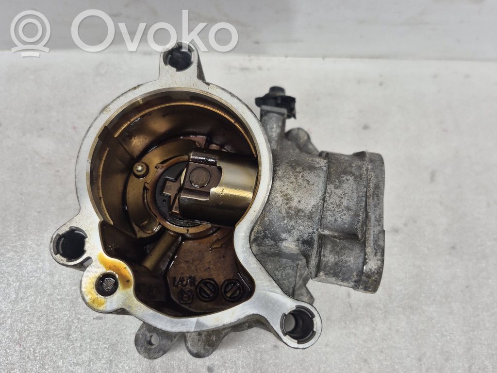 Volvo XC90 Vacuum pump 
