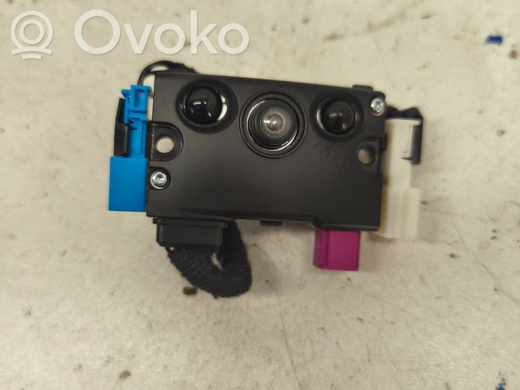 Tesla Model Y Windshield/windscreen camera 