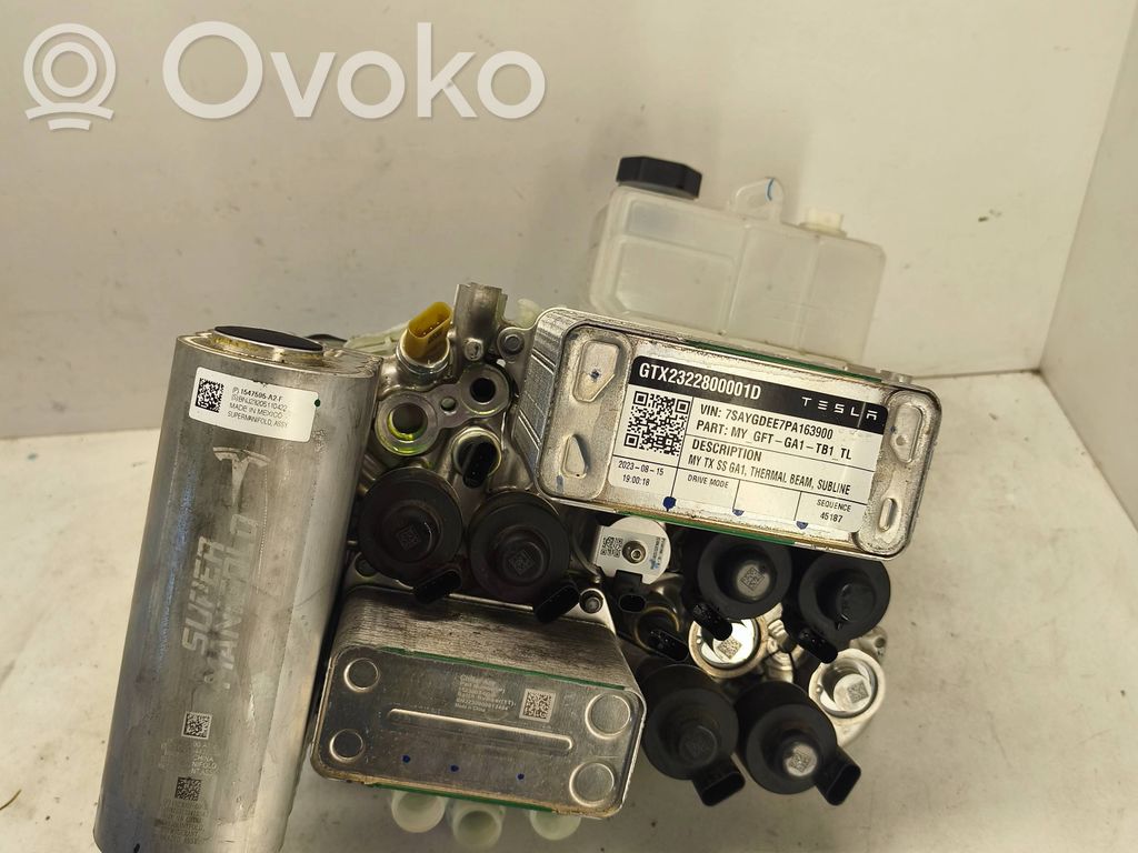 Tesla Model Y Air conditioning/heating control unit 