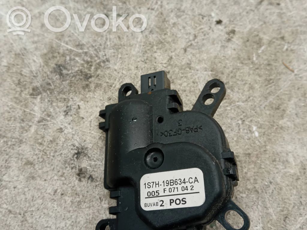 Ford C-MAX I Oro sklendės varikliukas 