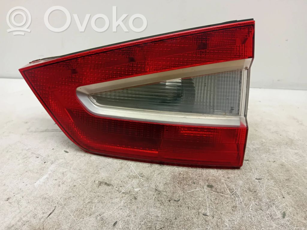 Tailgate rear/tail lights