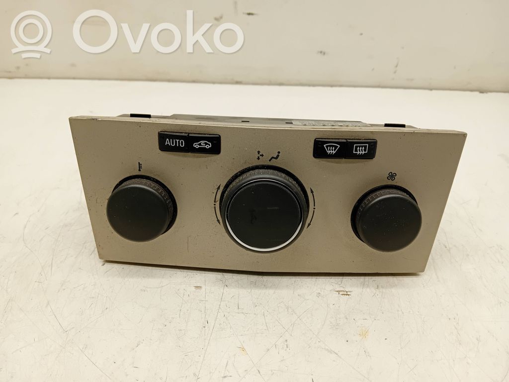 Opel Zafira B Climate control unit 