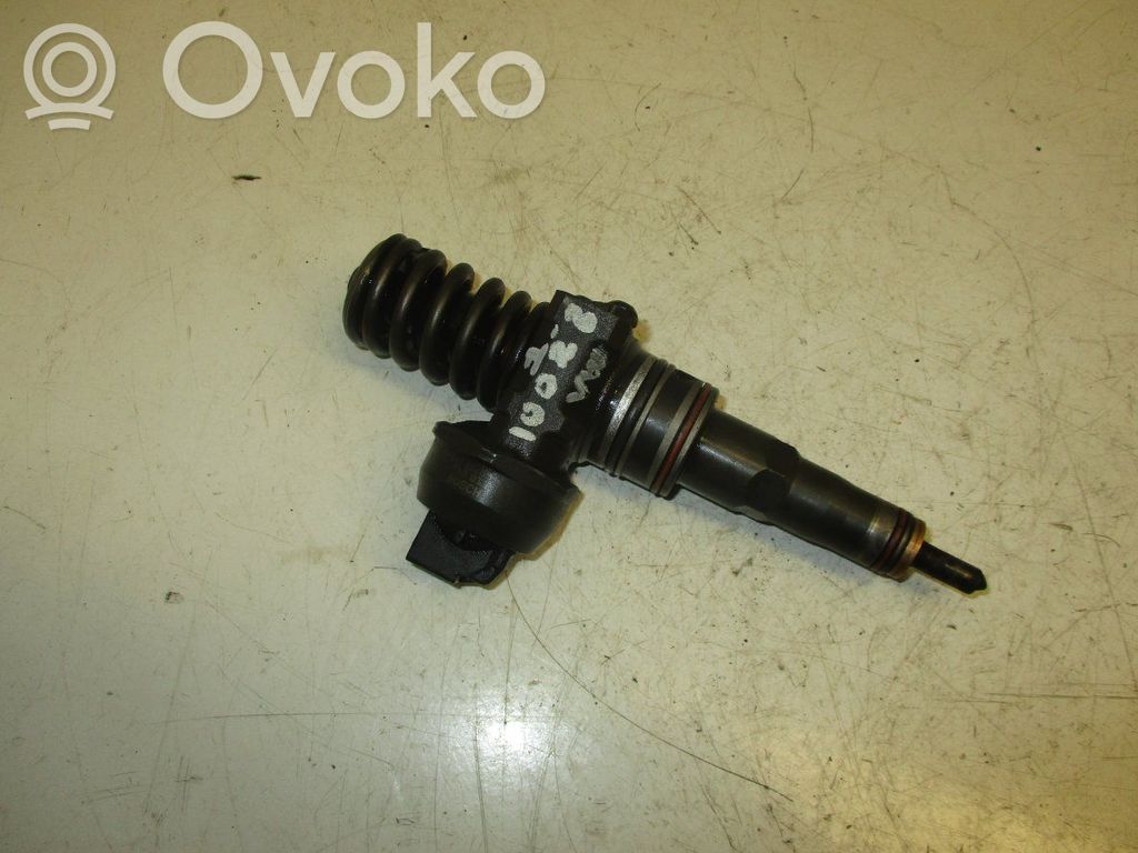 Volkswagen PASSAT B5.5 Inyector de combustible 