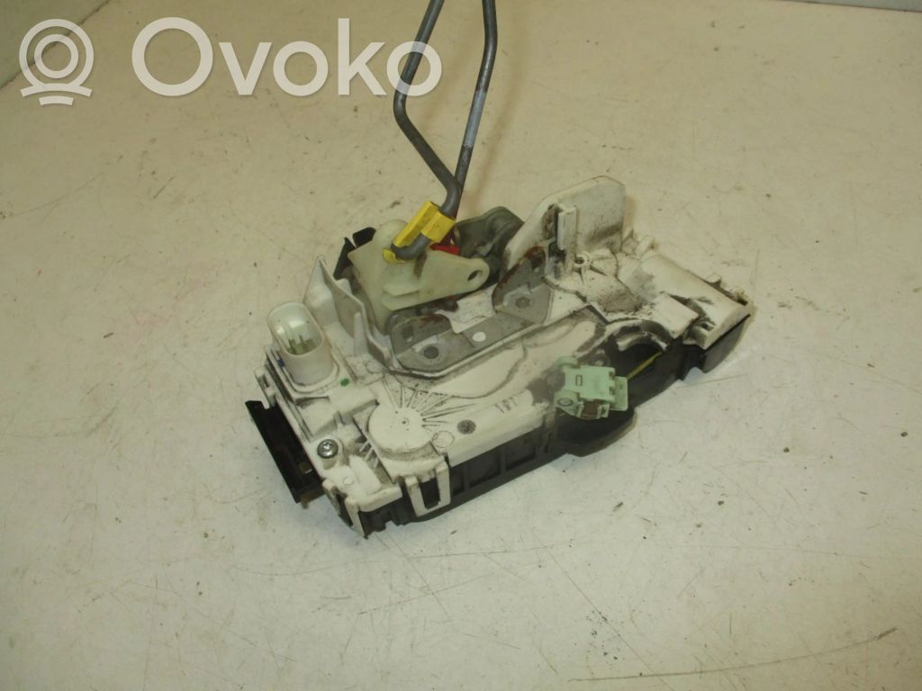 Front door lock   04589096AD