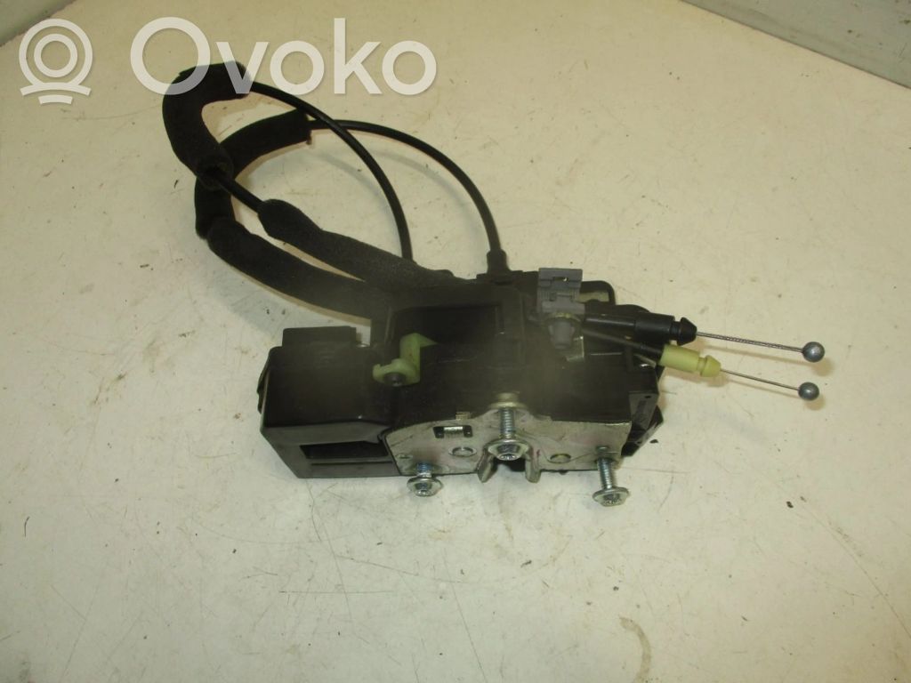 Chevrolet Captiva Front door lock 