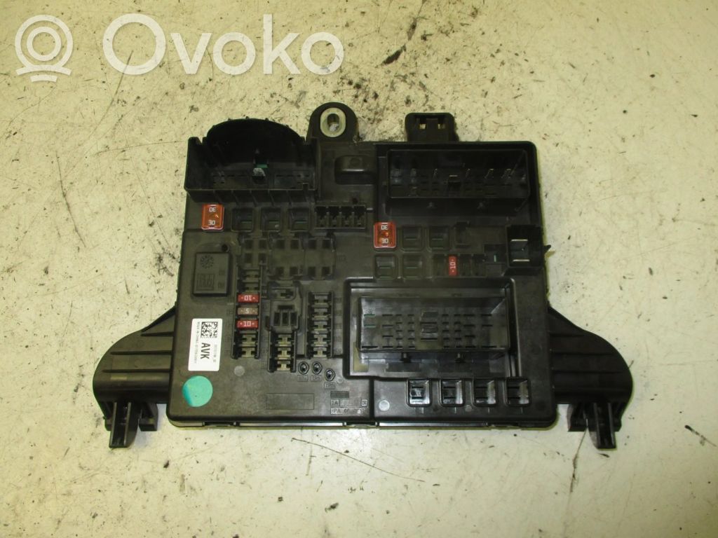 Opel Insignia A Juego de caja de fusibles 