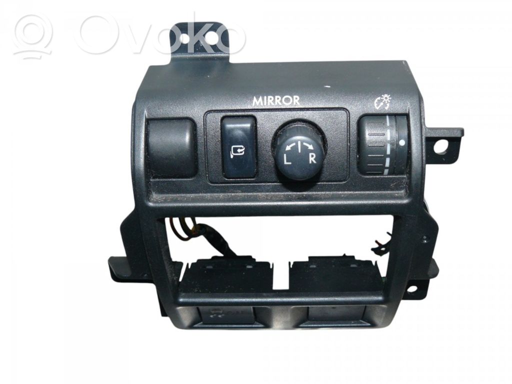 Wing mirror switch   83061AJ020
