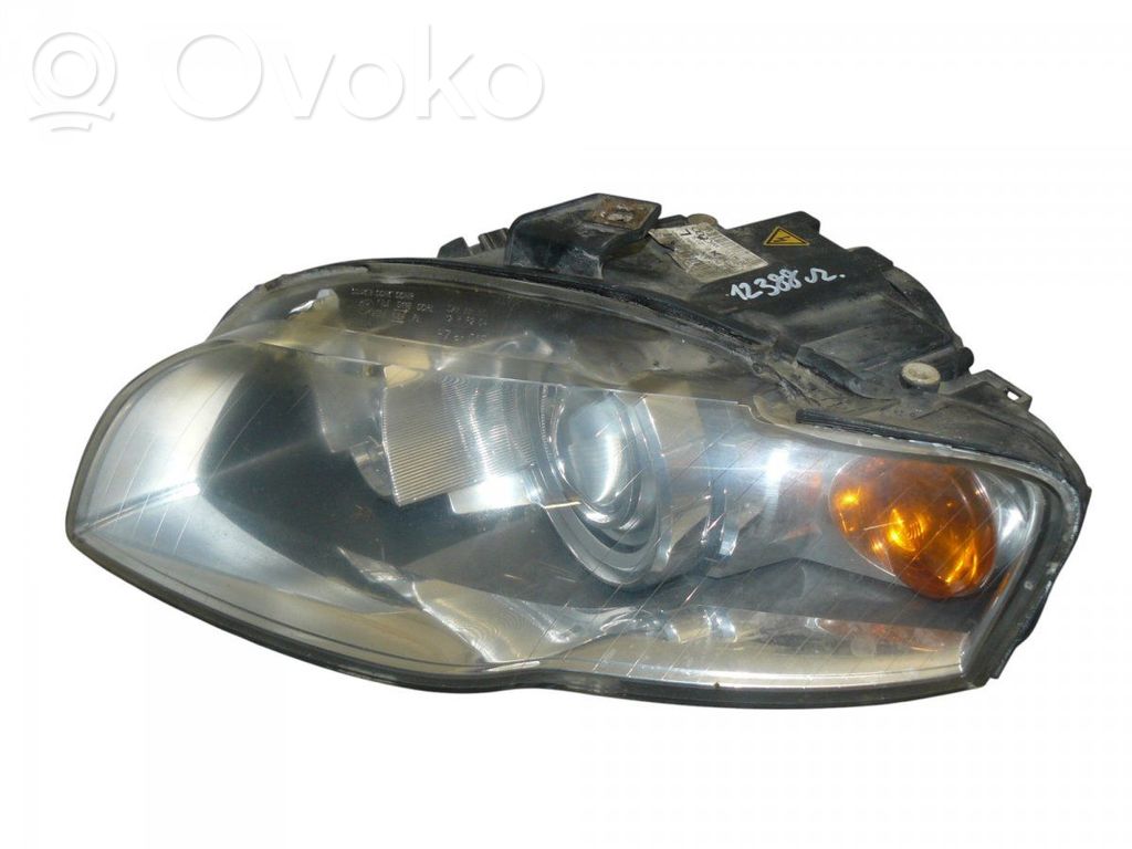 Audi A4 S4 B7 8E 8H Lampa przednia 