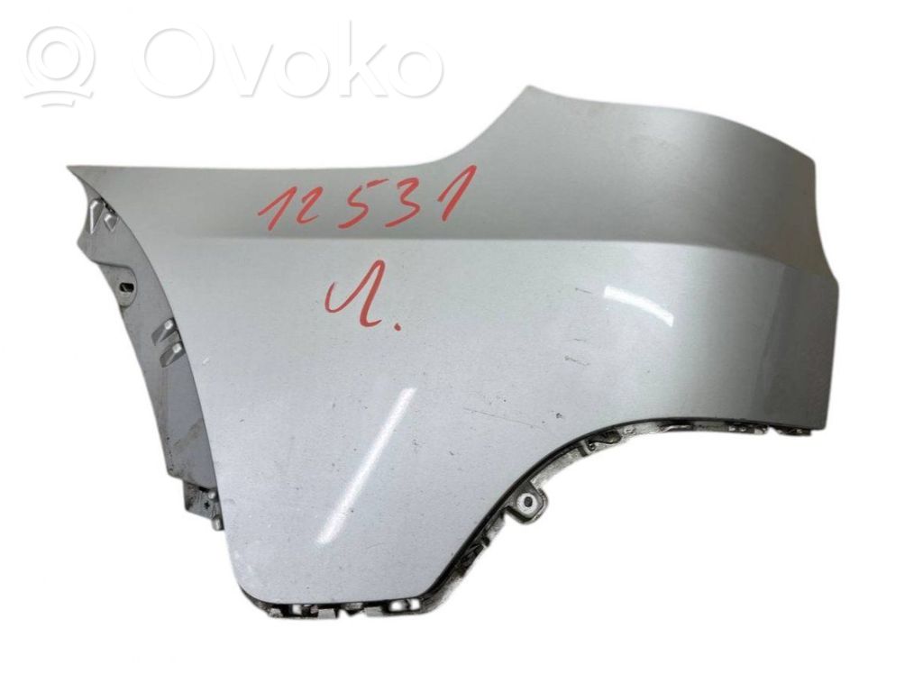 BMW X5 E70 Aizmugurē bampera stūra daļa 