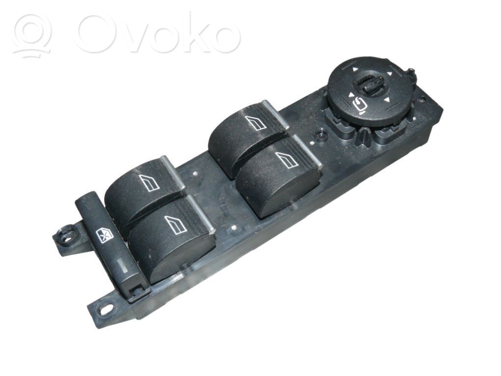 Ford Fiesta Przyciski szyb 