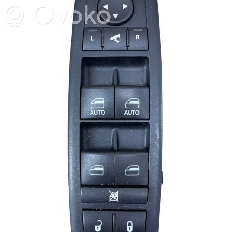 Jeep Grand Cherokee Electric window control switch 