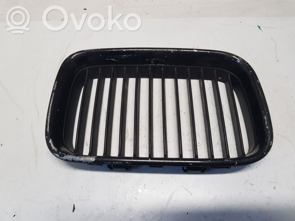 BMW 3 E36 Etusäleikkö 