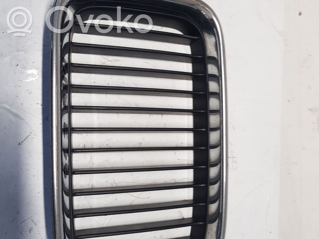 BMW 3 E36 Etusäleikkö 