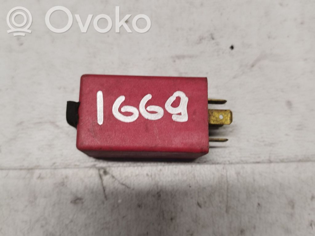 Lasinpyyhkimen rele   78GG17C499AA,77180