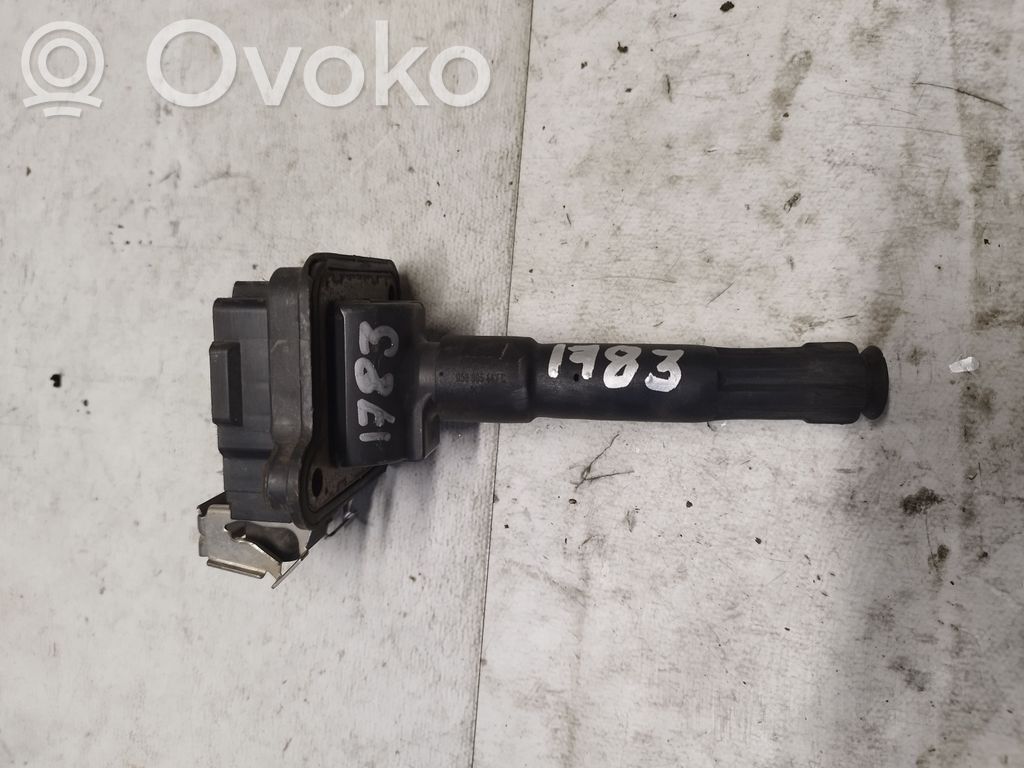 Audi A4 S4 B5 8D Cewka zapłonowa wysokiego napięcia 
