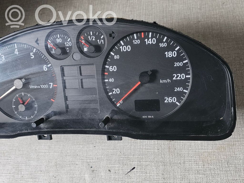 Audi A4 S4 B5 8D Nopeusmittari (mittaristo) 