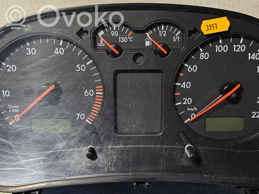 Volkswagen Golf IV Velocímetro (tablero de instrumentos) 