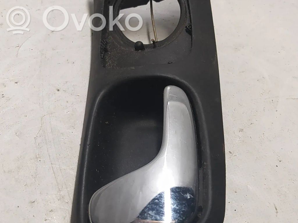 Audi A4 S4 B5 8D Klamka wewnętrzna drzwi 