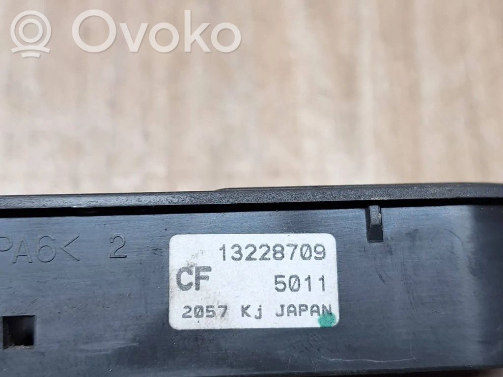 Opel Zafira B Przyciski szyb 