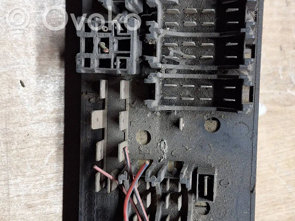 Audi 80 90 S2 B4 Fuse module 