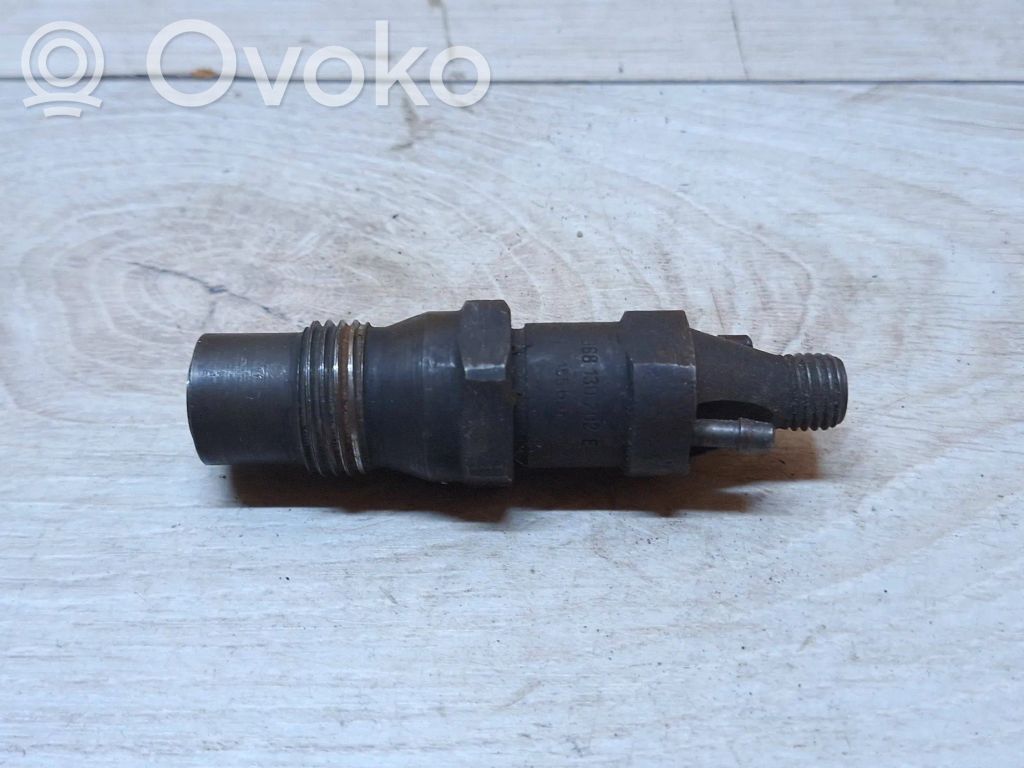 Inyector de combustible   068130202E