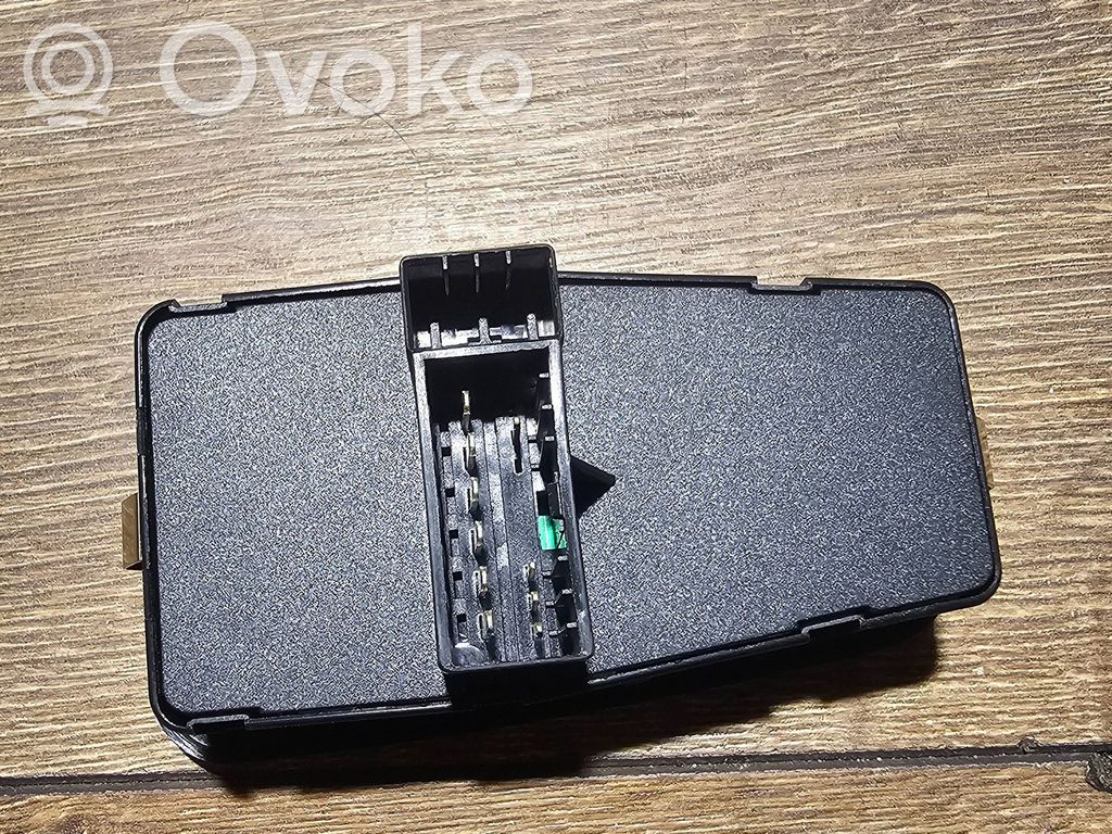Electric window control switch   735360604