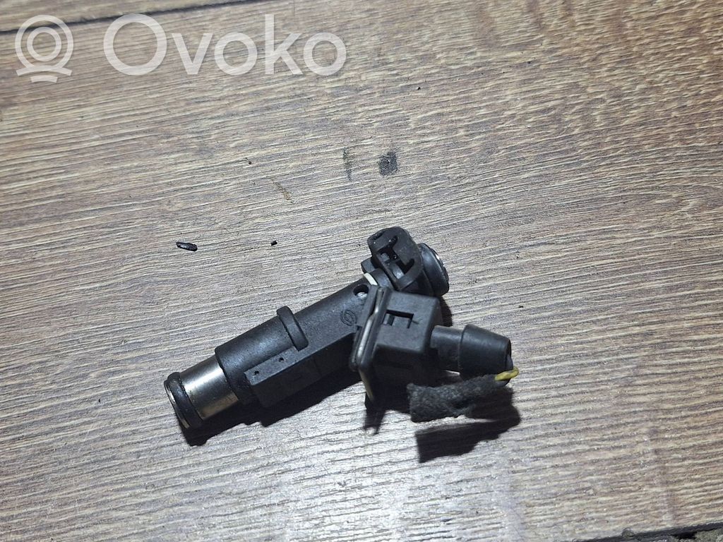 Peugeot 206 Fuel injector 