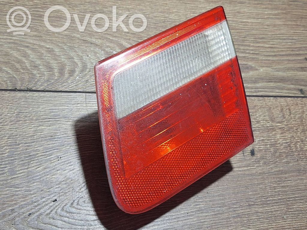 BMW 3 E46 Aizmugurējais lukturis pārsegā 