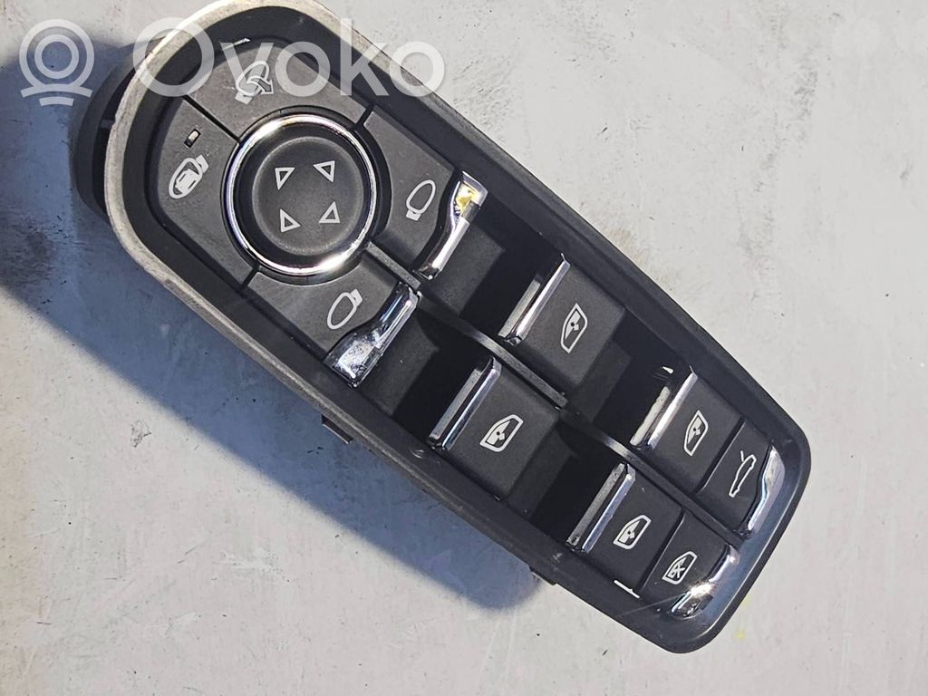 Porsche Cayenne (92A) Electric window control switch 