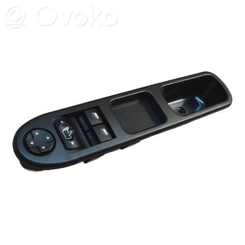 Peugeot 207 Electric window control switch 