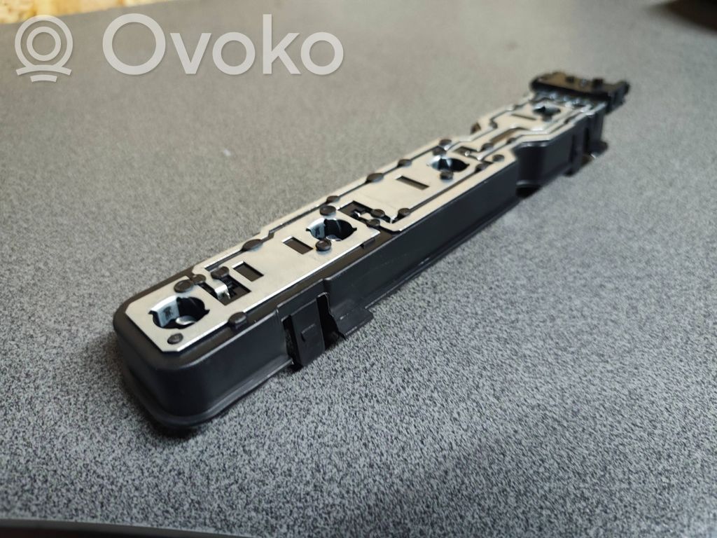 Ford Transit Aizmugures spuldzes vāka turētājs 