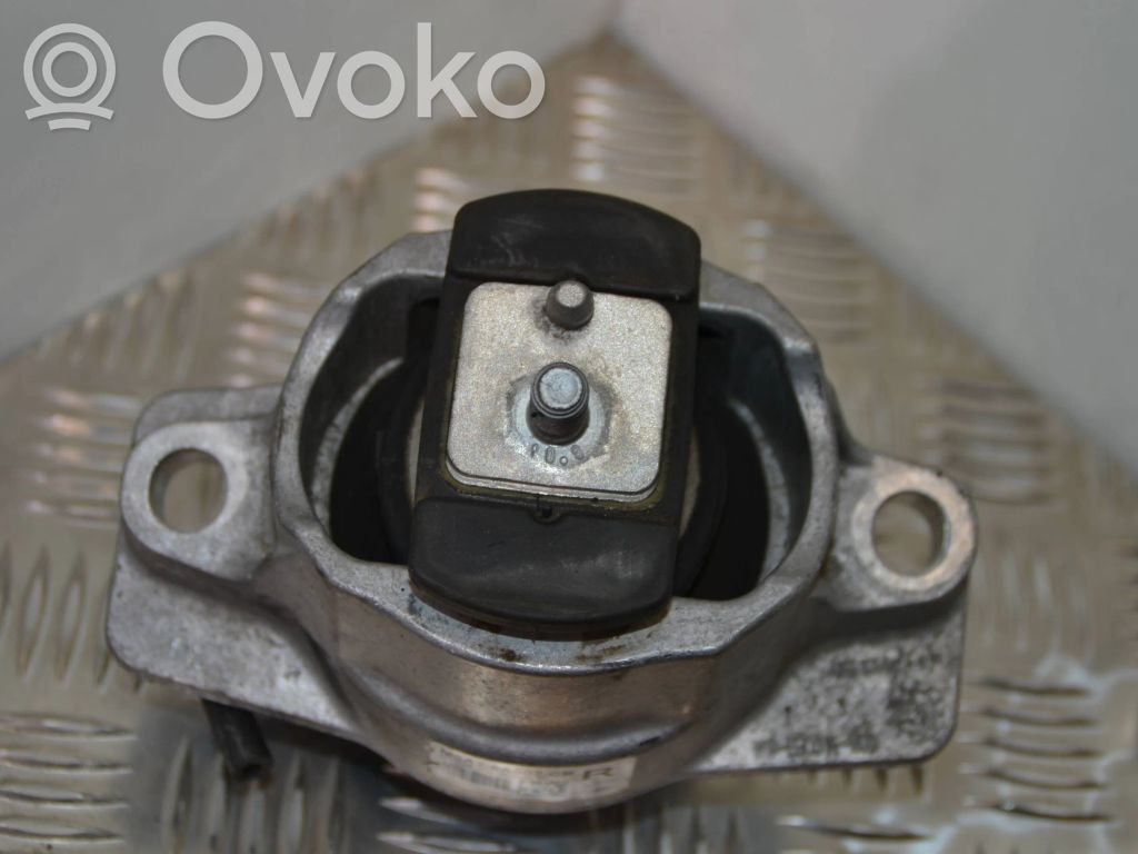 Land Rover Range Rover Velar Engine mount bracket 