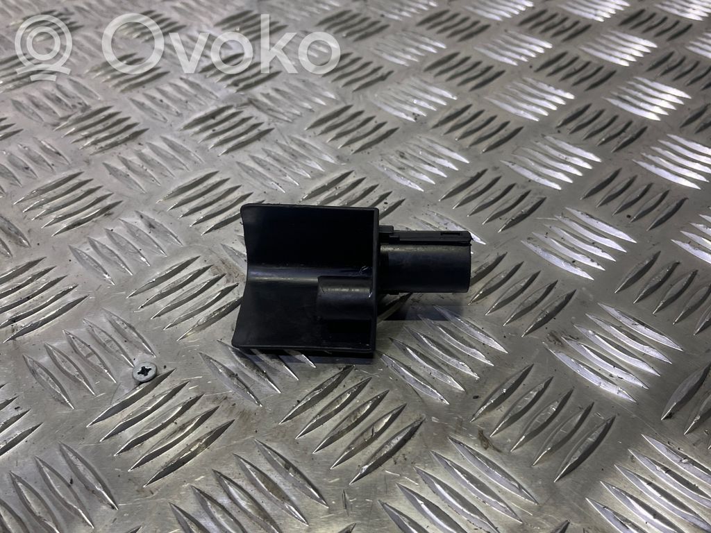 Volkswagen Jetta VI Positive cable (battery) 