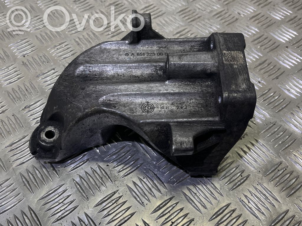 Mercedes-Benz E W212 Engine mounting bracket 