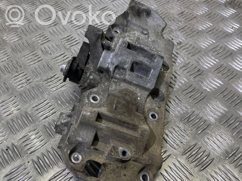 BMW 5 F10 F11 Generator/alternator bracket 