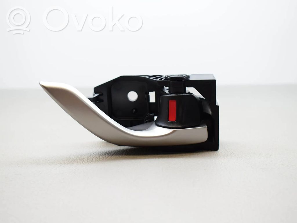 Manecilla interna puerta trasera   T8314