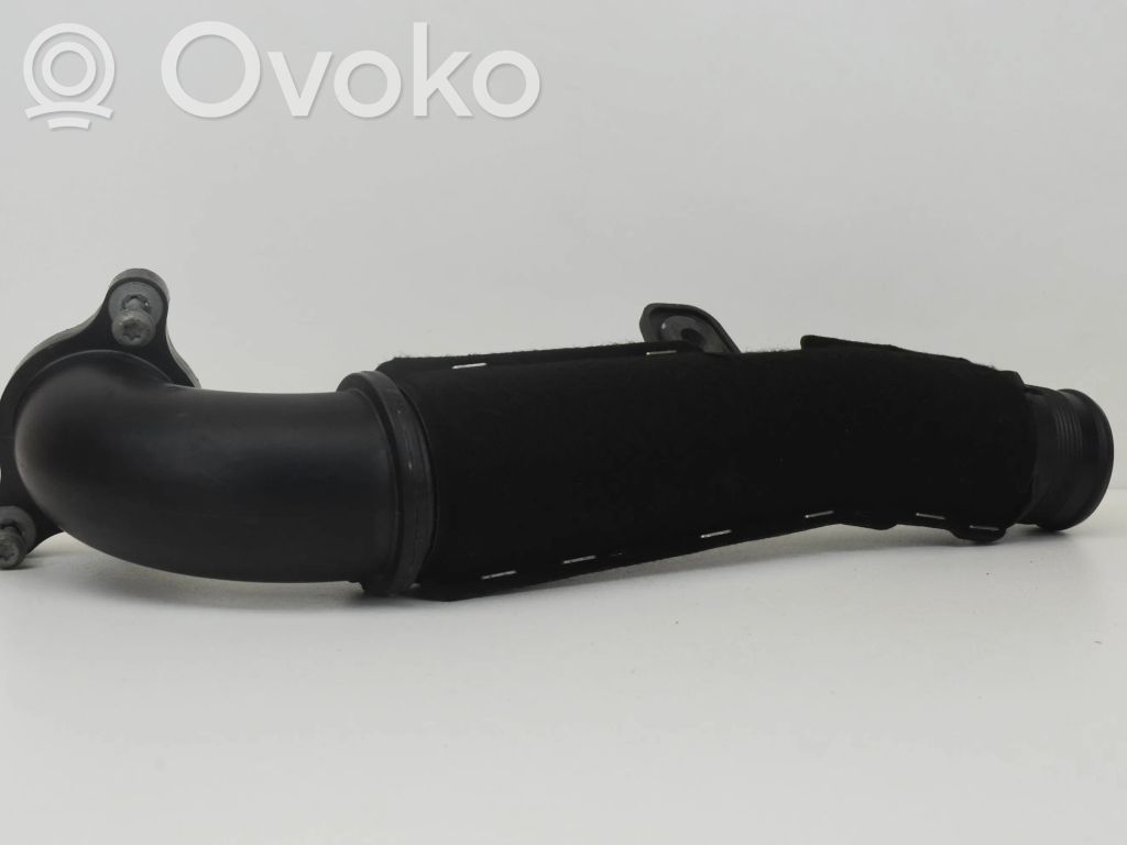 Audi A4 S4 B9 8W Wąż / Rura intercoolera 