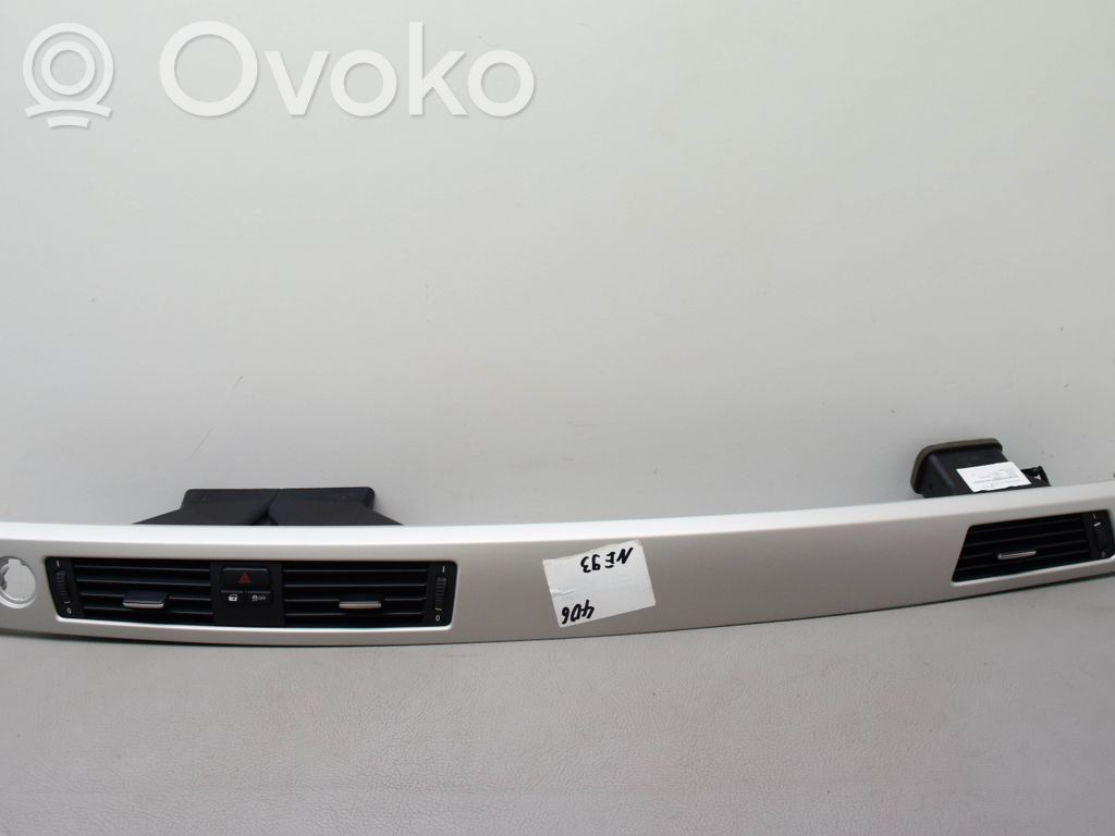 BMW 3 E90 E91 Lango oro grotelės 