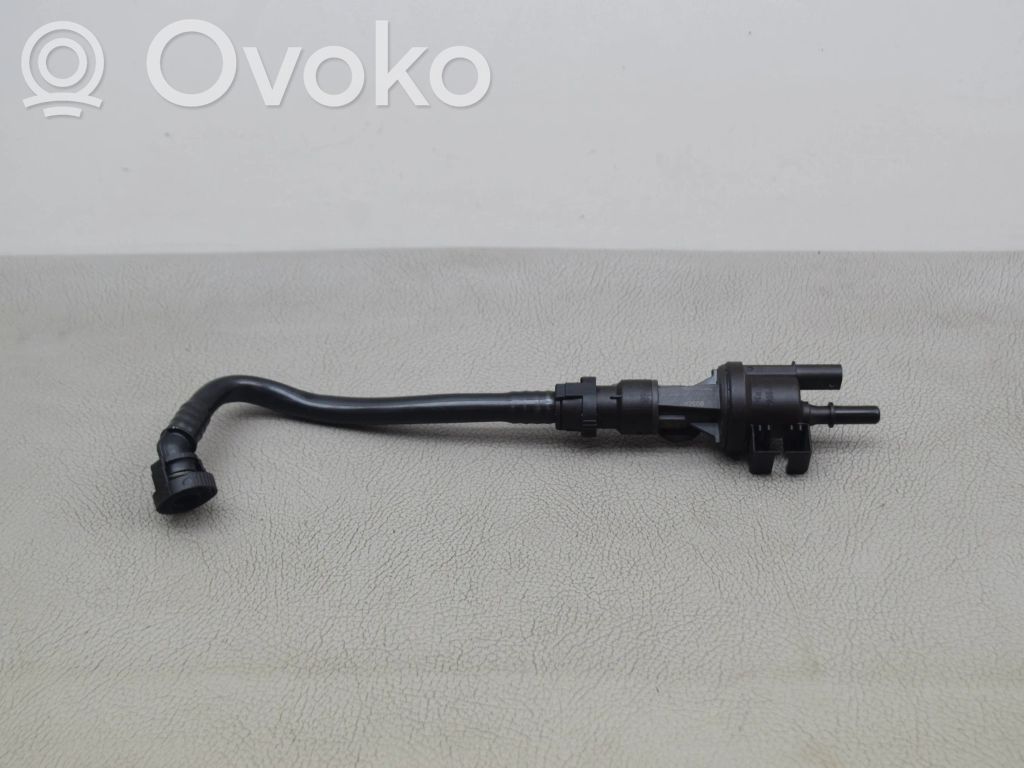 BMW X1 F48 F49 Wąż / Rurka odpowietrznika 