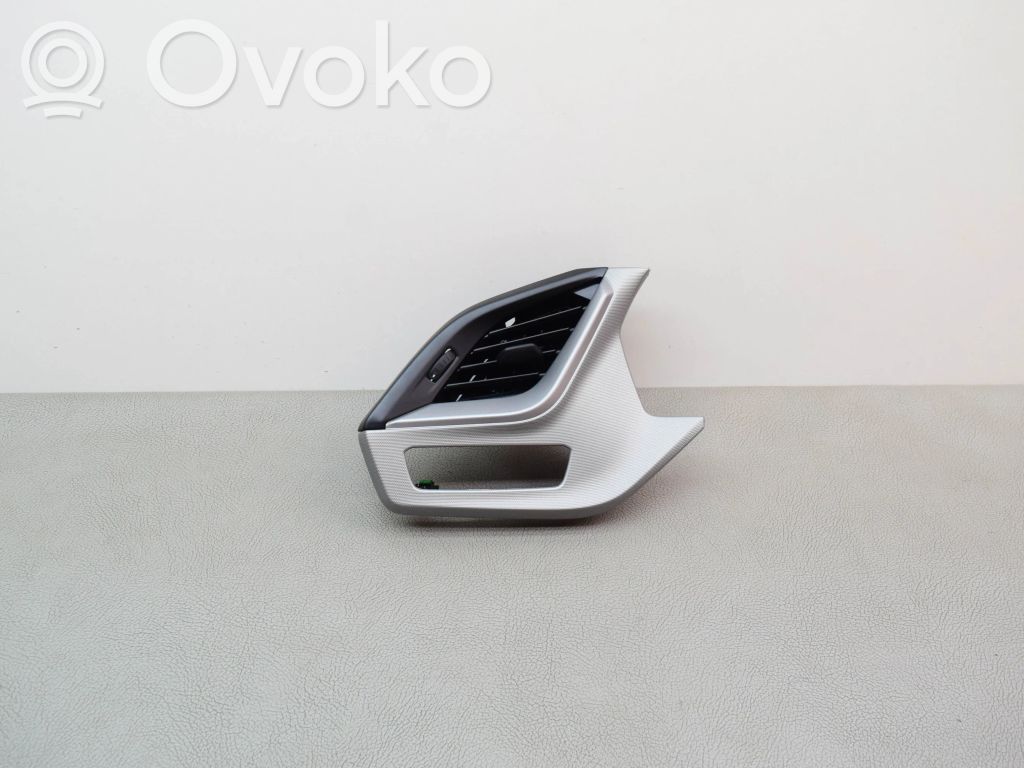 BMW 1 F40 Lango oro grotelės 