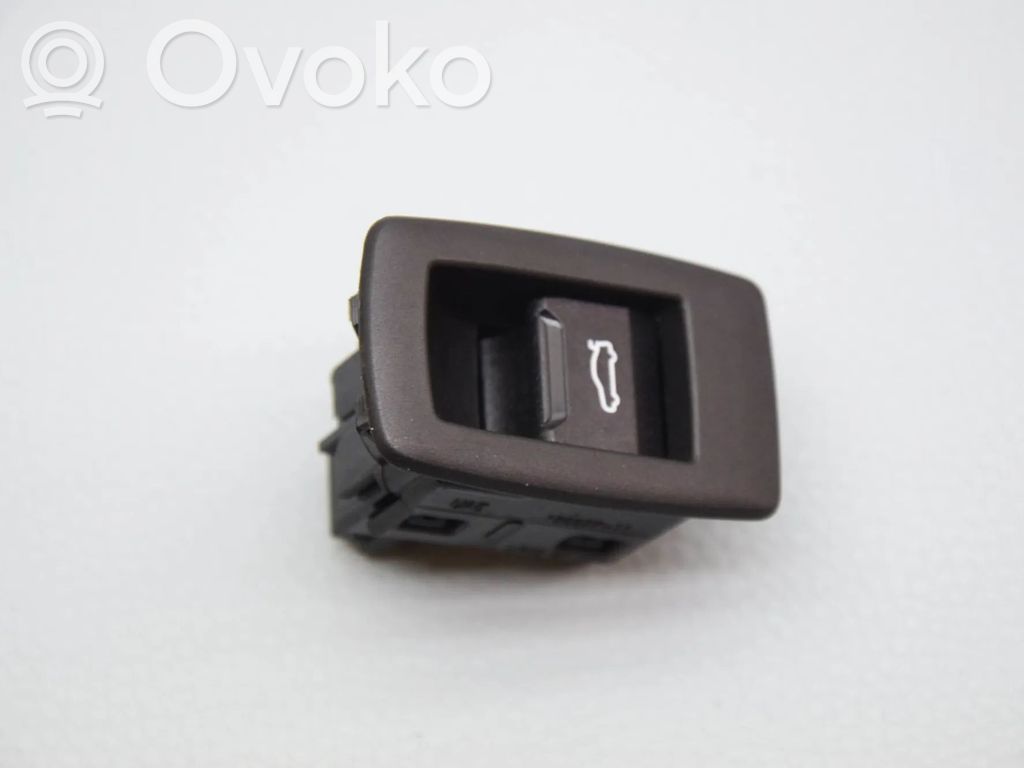 BMW X1 U11 Tailgate/boot open switch button 