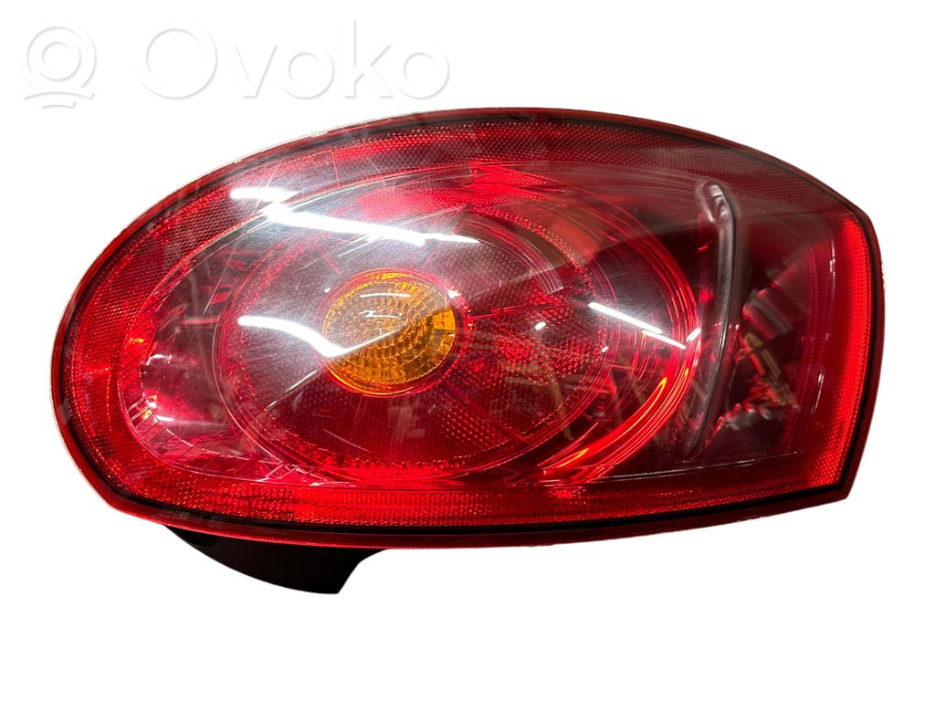 Fiat Bravo Aizmugurējais lukturis virsbūvē 