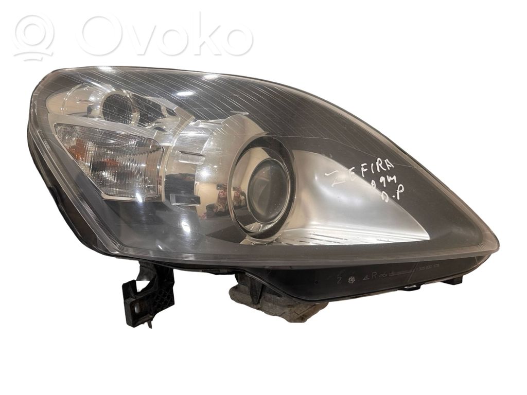 Opel Zafira B Lampa przednia 