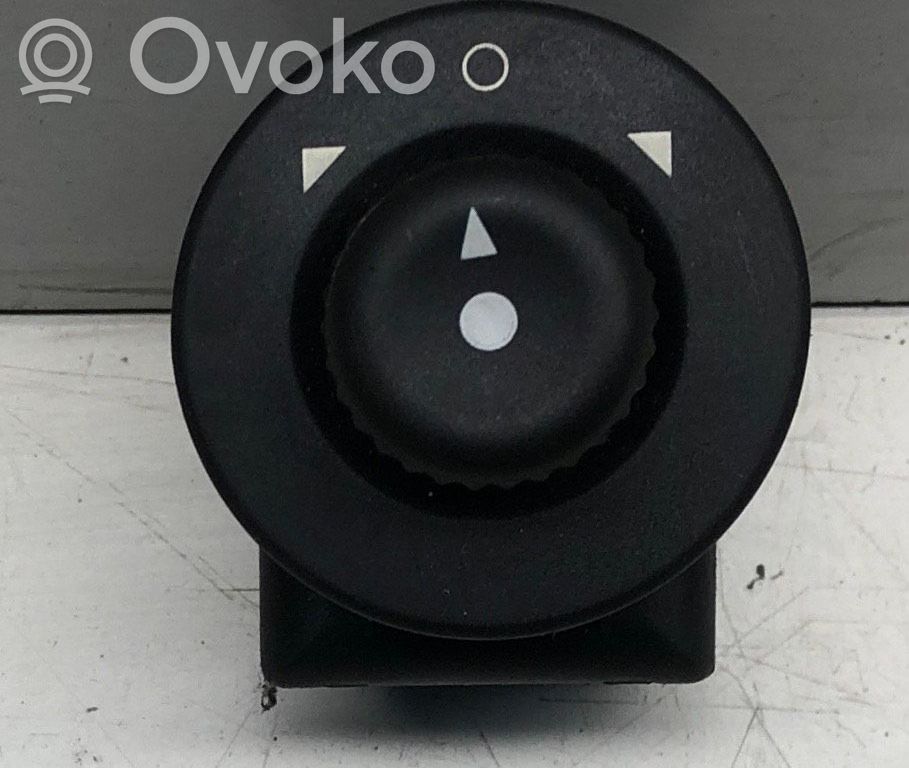 Wing mirror switch