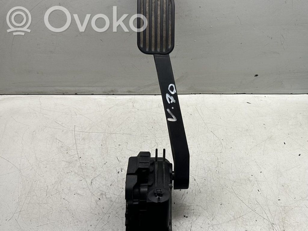 Volvo XC70 Accelerator throttle pedal 