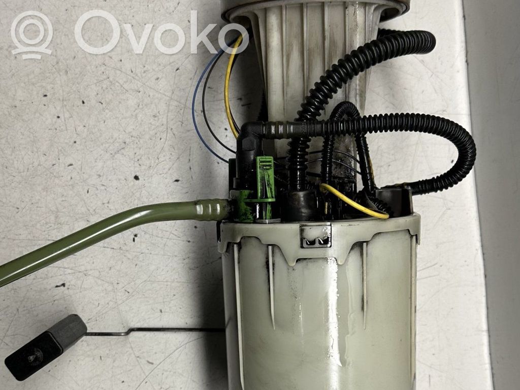 Audi A4 S4 B7 8E 8H Bomba interna de combustible 