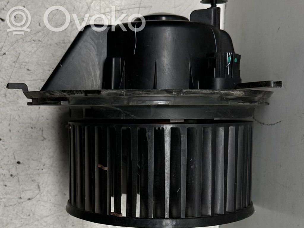 Volkswagen Jetta V Lämmittimen puhallin 