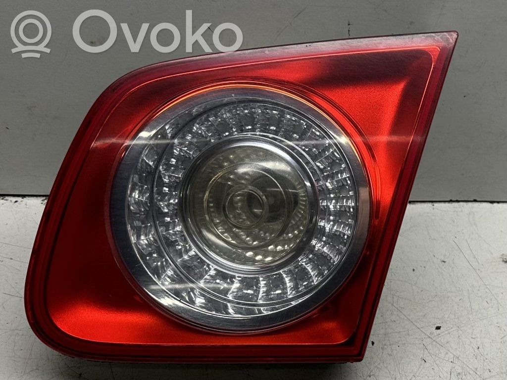 Volkswagen Jetta V Takaluukun takavalot 